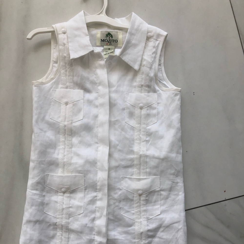 Guayabera white gilrs size 8 all linen. Used once.